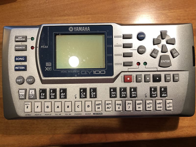 YAMAHA QY100 QY-100 24-Track Portable MIDI Music Sequencer
