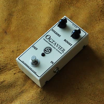 Boutique handmade OCTAVIER Transformerless octaver pedal with