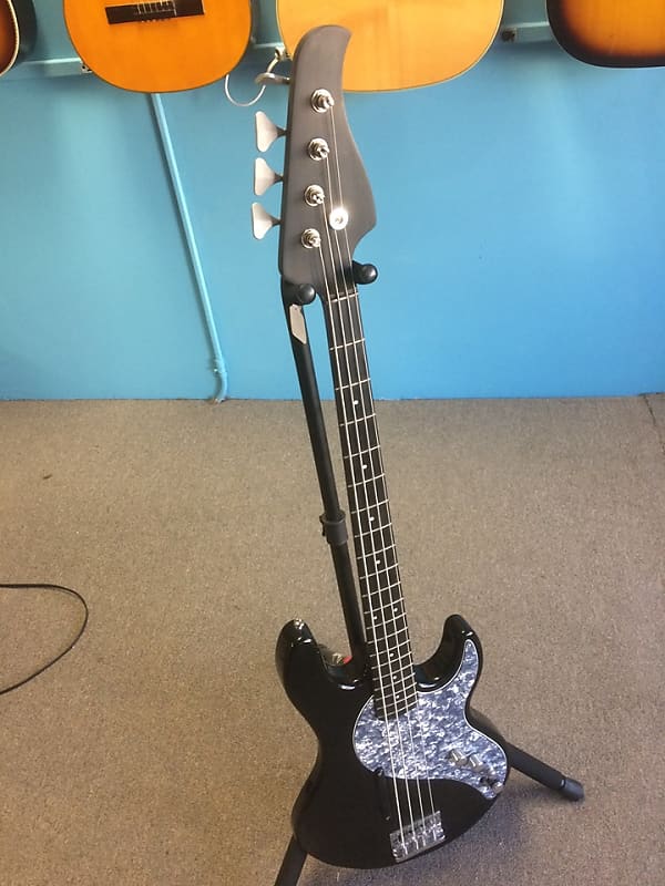Line 6 Variax Bass w/ Graphite Neck 2018 Black Reverb