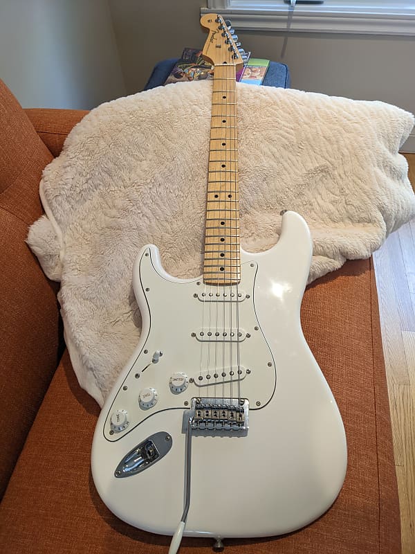 Fender Player series Stratocaster guitar . Left | Reverb Canada