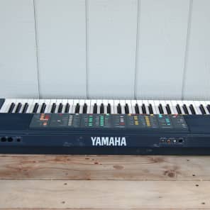 Vintage Yamaha PSR 70 Electronic Keyboard *Midi *1985 *Great Sounds *Portable image 4