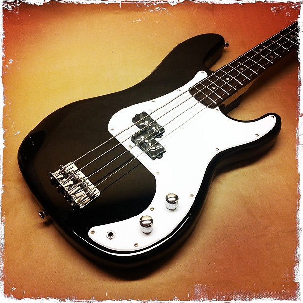 Squier by Fender Bullet P Bass Gloss Black