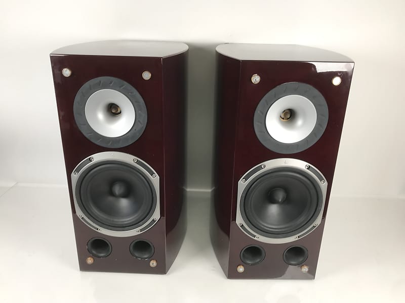 Pair of Triangle Magellan Duetto Speakers  			