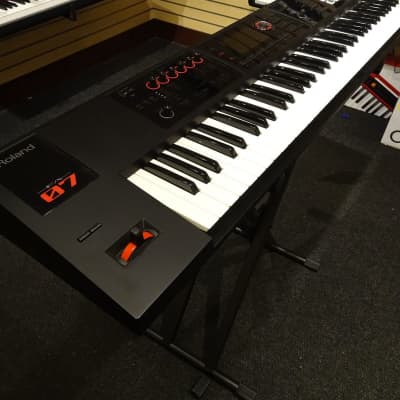 Roland FA-07 76-Key Music Workstation