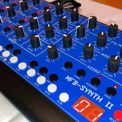 MFB SYNTH II アナログシンセサイザー sddefault.jpg