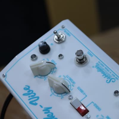 Sabbadius Custom Shop Funky-Vibe Woodstock Chorus Vibrato Effect Pedal w/Box image 9