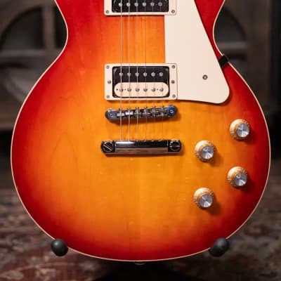 Gibson Les Paul Classic - Heritage Cherry Sunburst with Hard Shell Case image 13