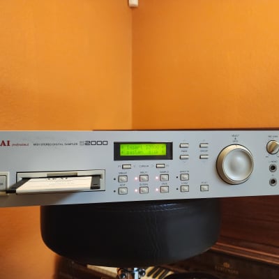 Akai S2000 MIDI Stereo Digital Sampler - Display Model Quality, Zero Hours, Original Box, Paperwork & OS v2.0 Disk