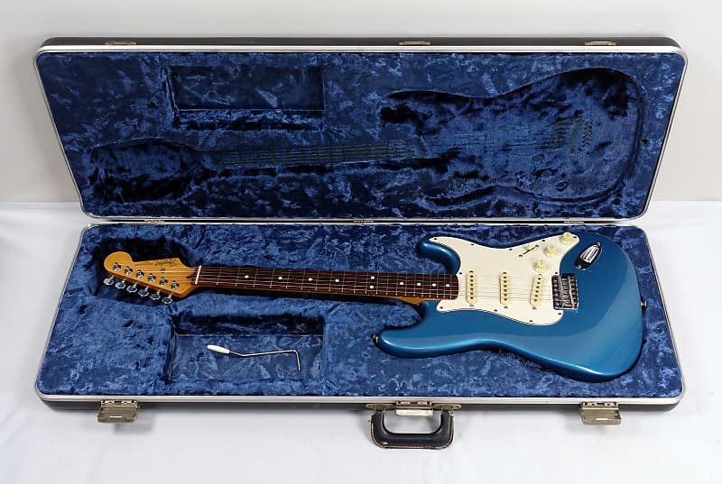 1992 Fender Stratocaster Made In Mexico MIM Lake Placid Blue 1992 Fender Stratocaster Made In Mexico MIM Lake Placid Blue