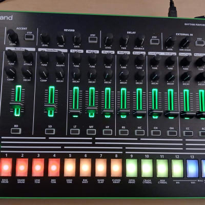 Roland AIRA TR-8 Rhythm Performer Drum Machine 808 & 909 Sounds Execllent Condition with Original Box