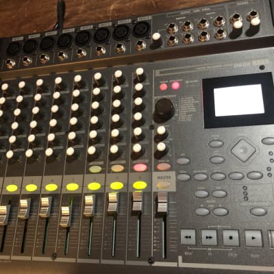 Korg D888 8-Track Digital Recording Studio