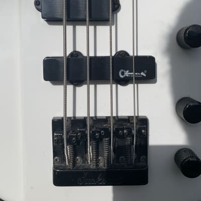 Charvel Eliminator Fusion IV 1990 White 4 String Bass MIJ image 4