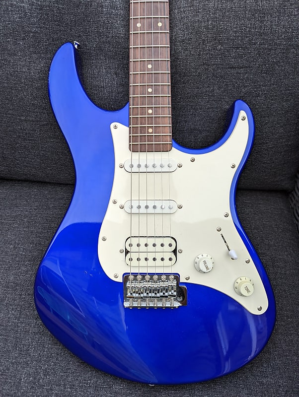 Yamaha EG 112C guitar in blue (H/S/S) | Reverb