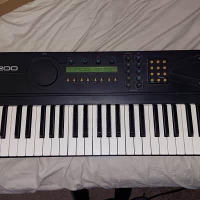 Yamaha YS200 FM Synthesizer 1988 - Black