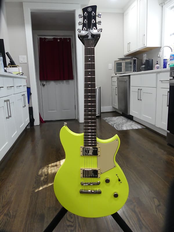 Excellent Yamaha Revstar Element RSE20 Electric Guitar Neon Reverb