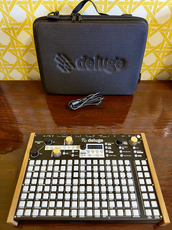 Synthstrom Audible Deluge 2022 - OLED