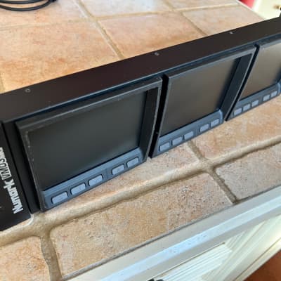 ★Numark VM03 3連液晶モニター★ 中古 Amazon.com: Numark Monitor LCD de pantalla triple : Electrónica