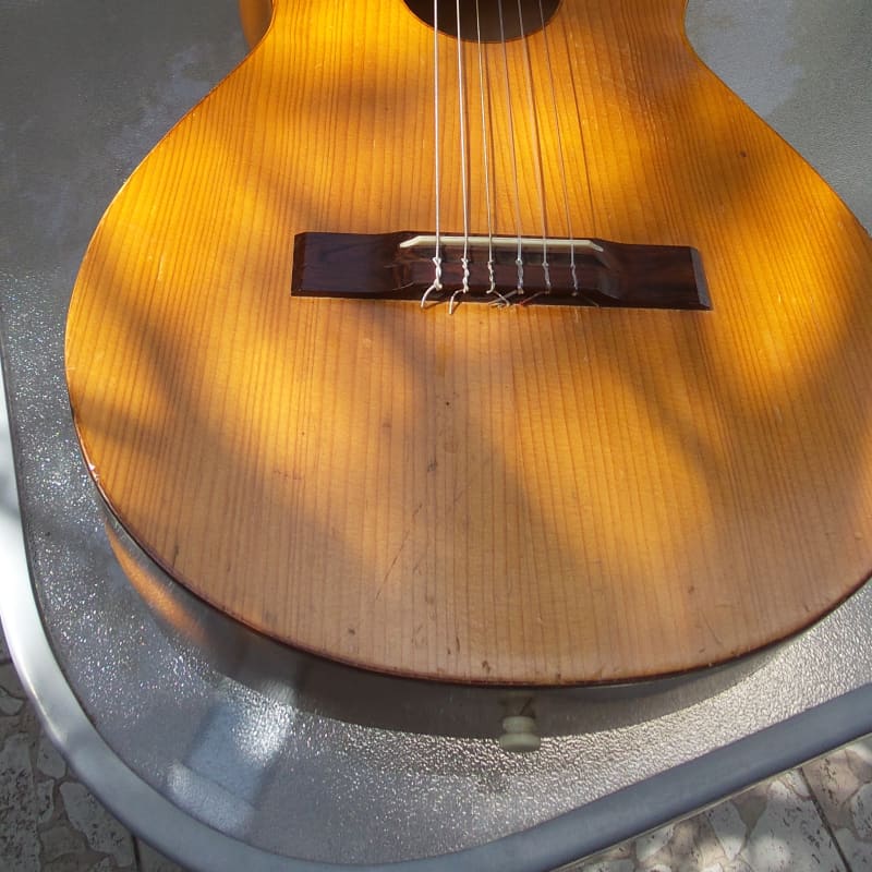 Lâg OC70-HIT - Guitare classique 4/4 table epicea massif avec accordeur  intégré