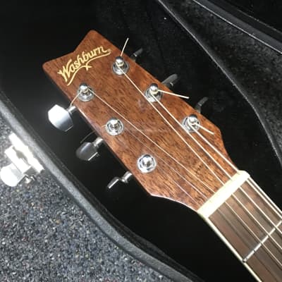 Washburn D10SLH Left-Handed Dreadnought Acoustic Guitar 2007 in very good condition with original hard case image 10
