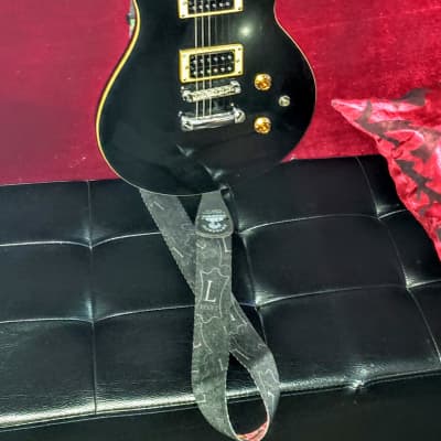 Silvertone Silvertone SPN-5 Electric Guitar with Dual Humbucker Pickups Double Cutaway Black Black image 1