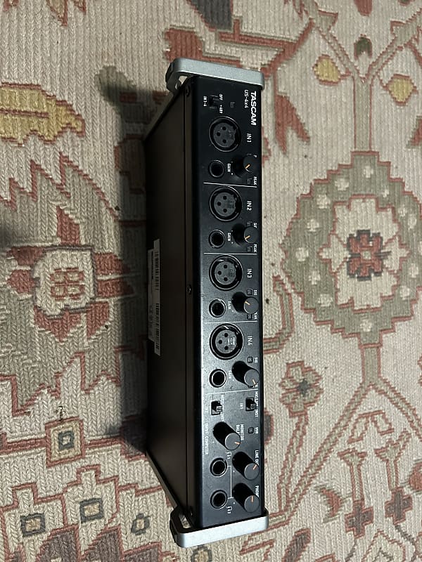 TASCAM US-4x4-