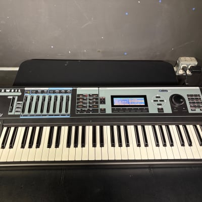 Kurzweil K2661 Digital WorkStation 61 key Synthesizer in Mint Shape, Studio Kept!