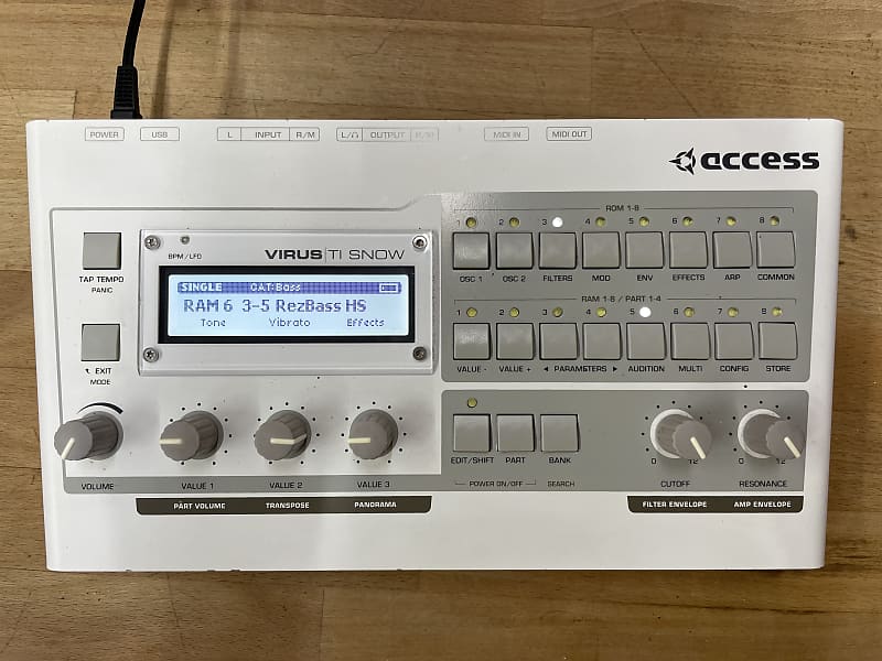 Access Virus TI Snow /アナログモデリングシンセ Access Virus TI Snow Analog Desktop Synthesizer | zZounds