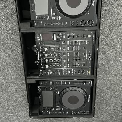 Pioneer Cdj-900nxs and DJM-900nxs mixer image 2