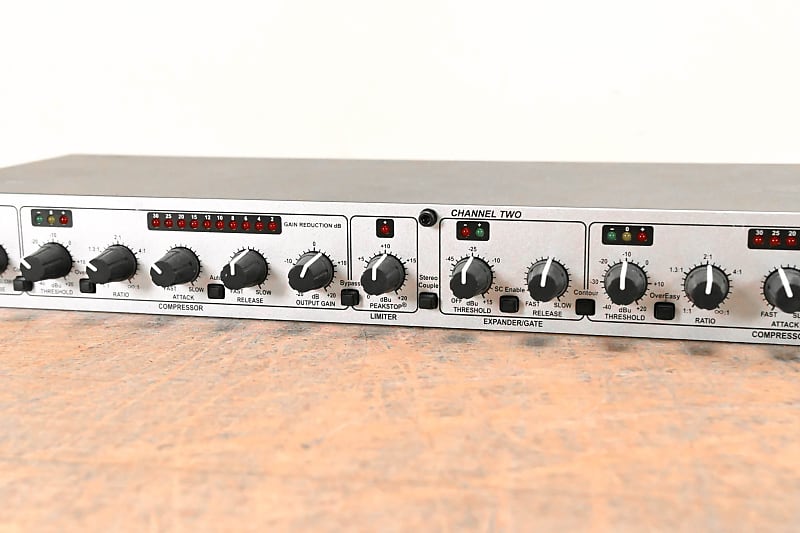 dbx 166xs Dual-Channel Compressor / Limiter / Gate | Reverb dbx 166xs Dual-Channel Compressor / Limiter / Gate | Reverb