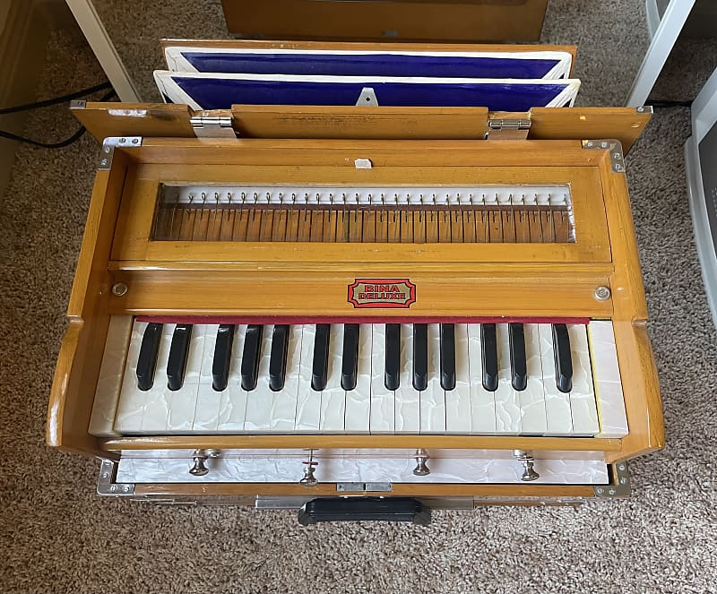 Bina Deluxe 23B Harmonium 2.5 Octave! Reverb