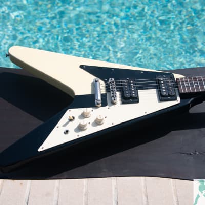 豪奢な Flying Schenker Michael Fernandes 1980's V And Black FV-85MS ギター