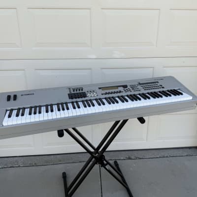 Yamaha MO 8 Production Synthesizer 2000s - Gray