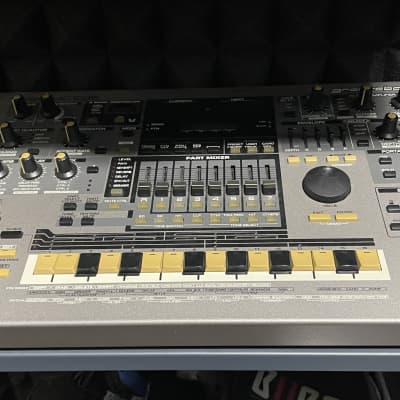 Roland MC-505