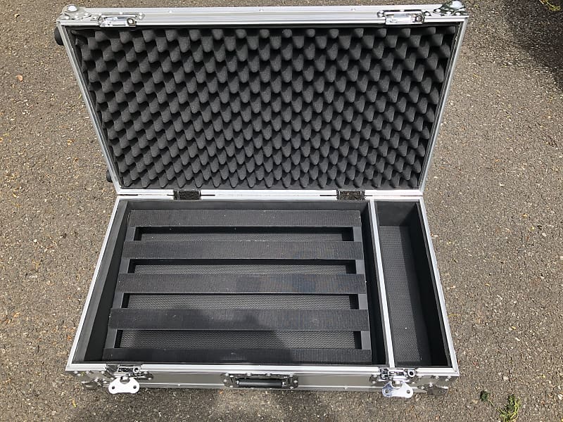 Pedaltrain PT-3 Pedalboard with Wheeled Tour Case image 1