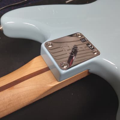 Fender  Duo sonic HS 2016 in Daphne Blue w/Full Warranty Floor Model! image 9