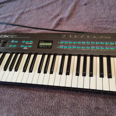 Yamaha DX21 Programmable Algorithm Synthesizer 1985 - Brown