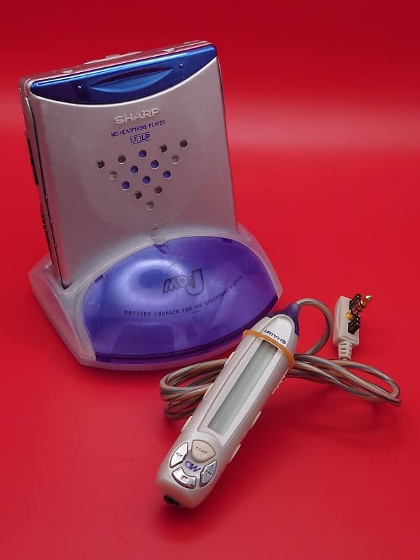 SHARP MD HEADPHONE MDLP PLAYER MD-ST70-B With Dock and Battery  			