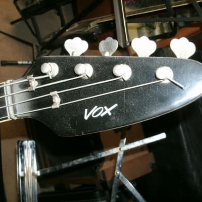 Vox Violin Bass 1966 sunburst image 4