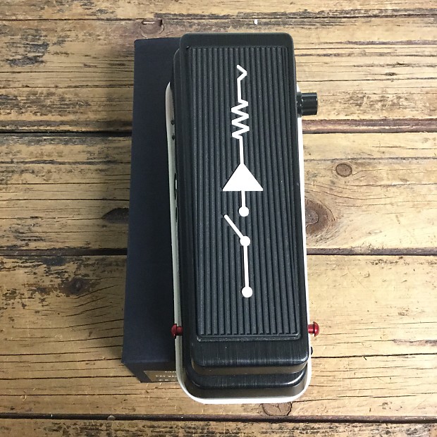 MXR MC404 CAE Wah