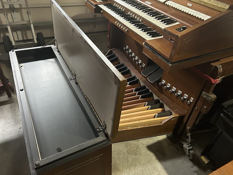Allen Organ, with 32-Note Concave Pedalboard, SoundCards, and Bench! image 1