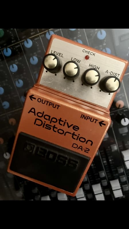 Boss DA-2 Adaptive Distortion