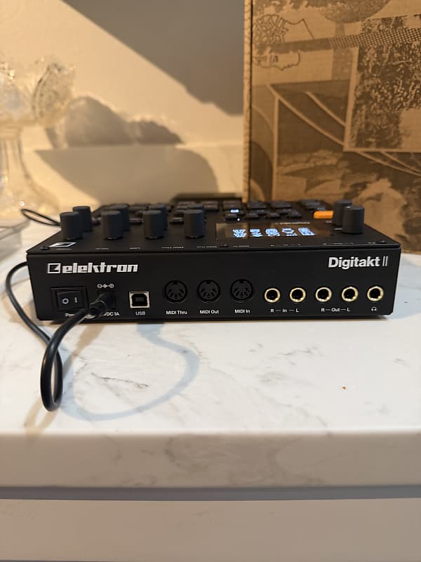 Elektron Digitakt II + Decksaver… Elektron Digitakt II w/ Elektron Decksaver | Reverb