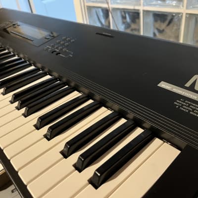 Korg M1 61-Key Synth Music Workstation WITH HARDCASE!