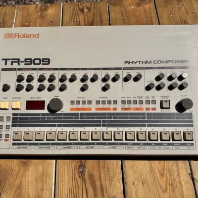 Roland TR-909 Rhythm Composer 1983 - 1985 - White