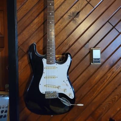 FENDER Stratocaster 1984-1987 Black image 1