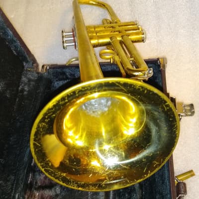 Yamaha YTR-232 Trumpet, Japan, Brass with case and mouthpiece image 4