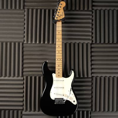 Fender Standard Stratocaster with Maple Fretboard 1983 - Black image 2