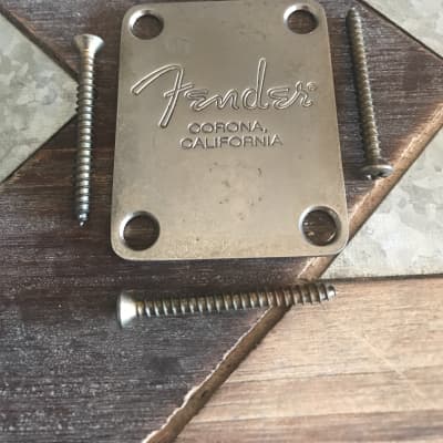 Real Life Relics Fender® Aged Chrome Corona Neck Plate for Stratocaster®/Telecaster® 0991446100   [J5]