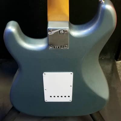 Fender Vintera '60s Stratocaster with Pau Ferro Fretboard Ice Blue Metallic - FREE Set up image 7