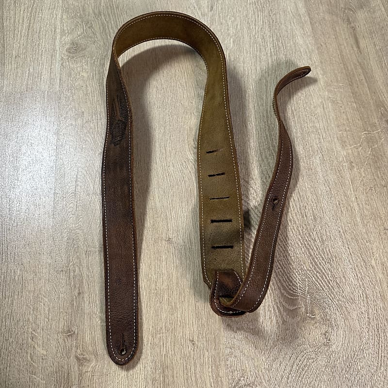 Fender road worn deals strap